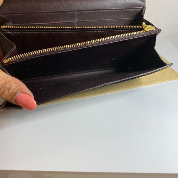 Authentic Amarante Louis Vuitton Sarah Wallet - Picture 5 of 6